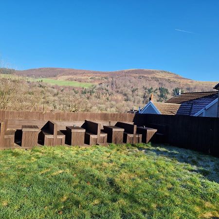 Flat 5. Modern Studio Apartment, Tynte Hotel, Mountain Ash Quakers Yard Exterior foto