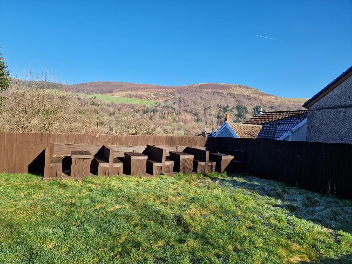 Flat 5. Modern Studio Apartment, Tynte Hotel, Mountain Ash Quakers Yard Exterior foto